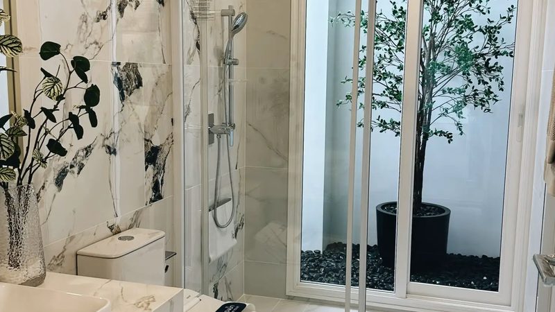 光伏板报价里的隐形账本：每瓦价格到底藏着什么